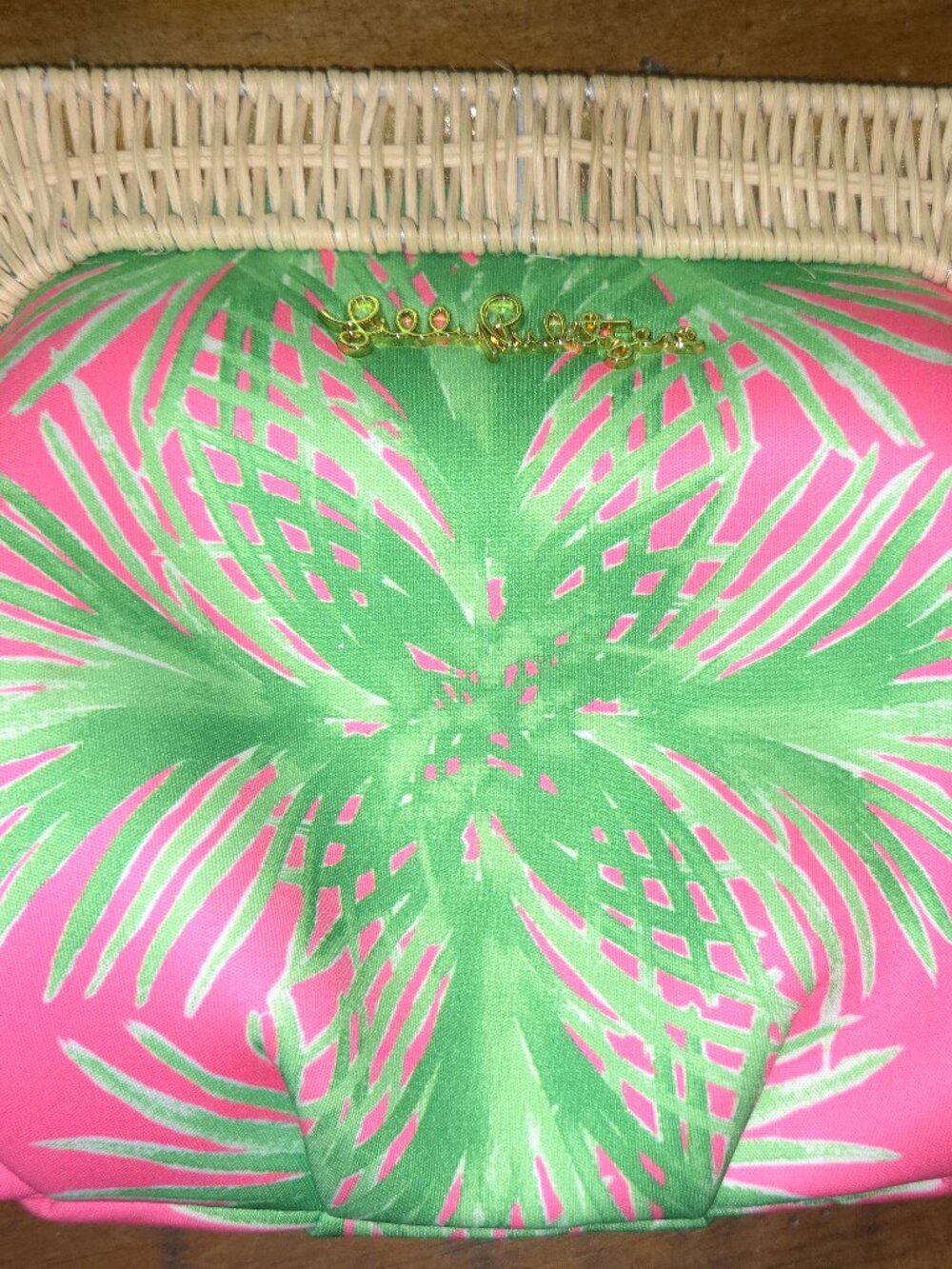 Lilly Pulitzer Palmella Clutch Tikki Pink Palm Place Engineered Wicker Handle - Picture 2 of 4